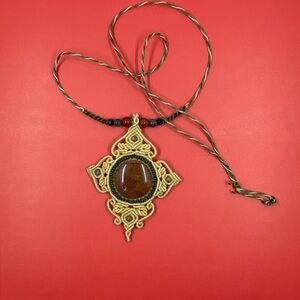 Elegant Gold and Brown Pendant Necklace